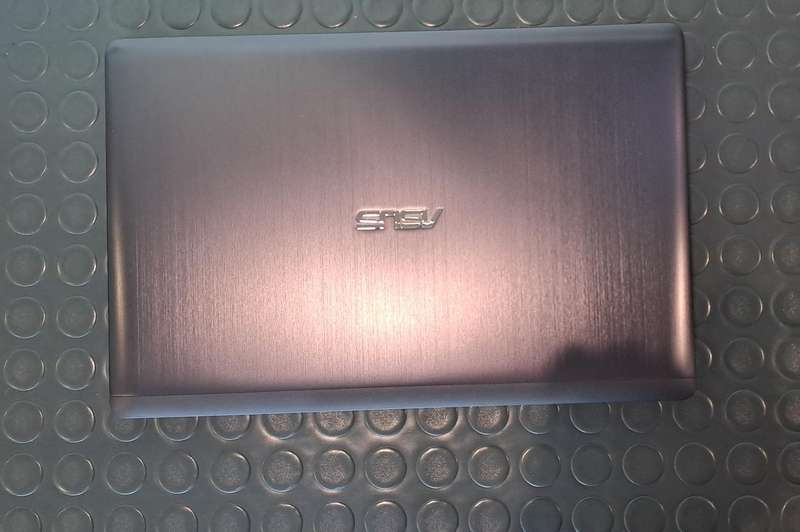 Asus 11.6" TOUCHSCREEN i5 Laptop