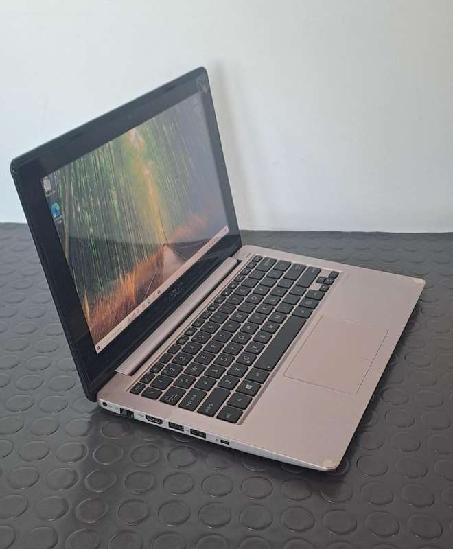 Asus 11.6" TOUCHSCREEN i5 Laptop
