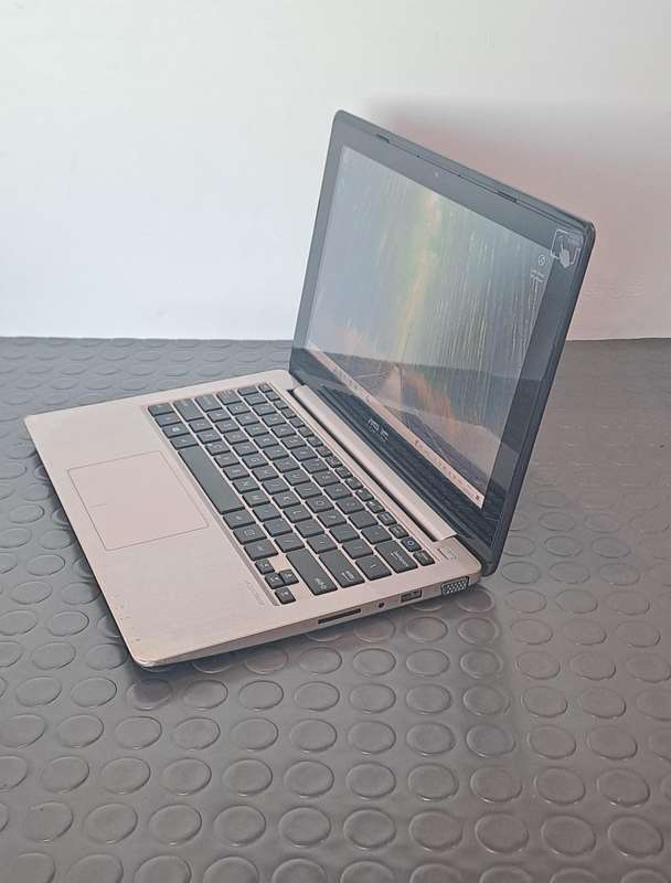 Asus 11.6" TOUCHSCREEN i5 Laptop