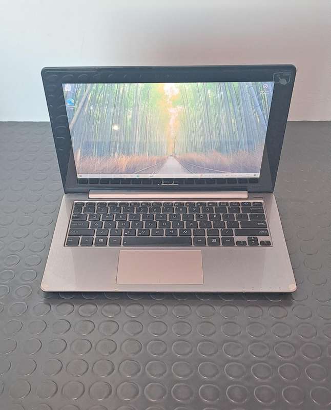 Asus 11.6" TOUCHSCREEN i5 Laptop