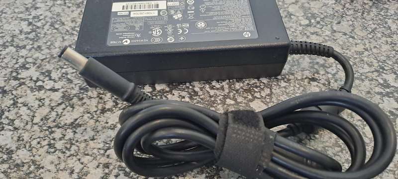 HP 120W Laptop Charger