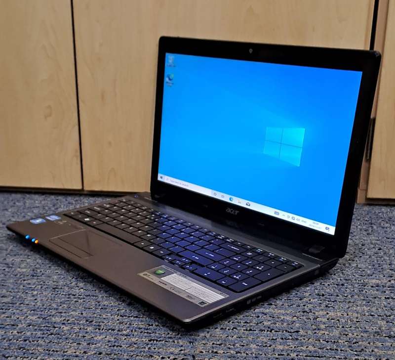 Acer Travelmate Laptop - i7
