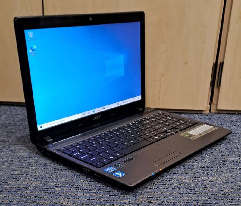 Acer Travelmate Laptop - i7