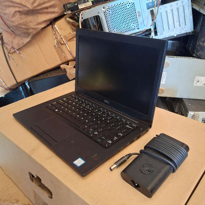 Dell Latitude 7290 Core i7 8th Gen & Dell Original Charger - Pre-owned