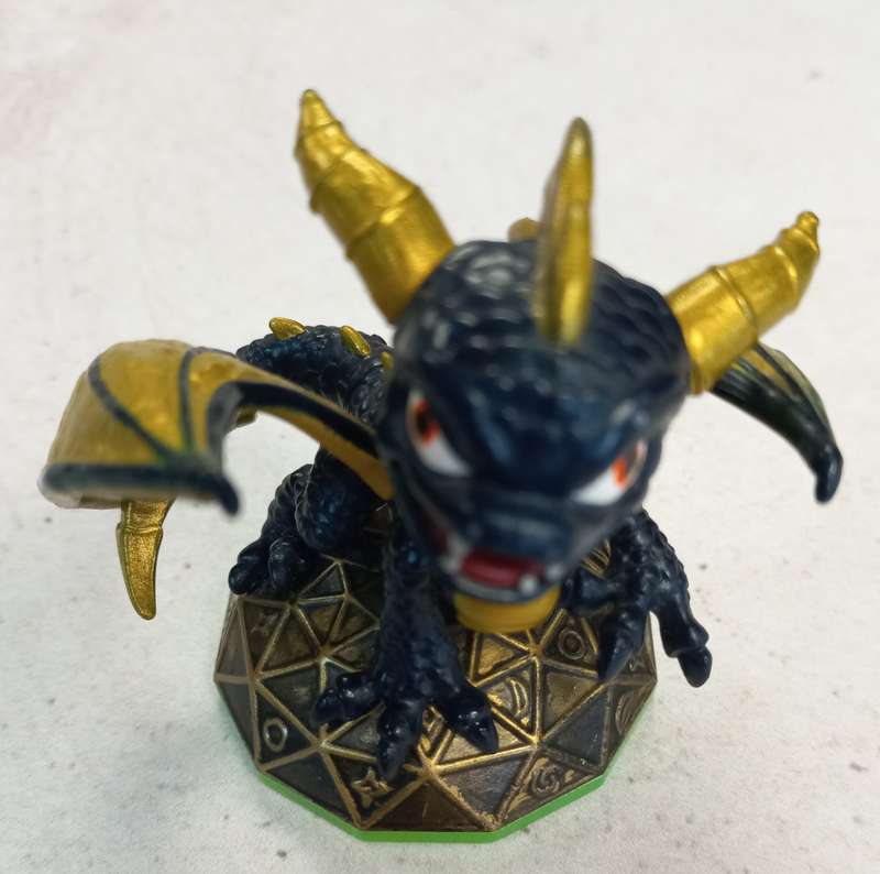 Legendary Spyro Figurine - Skylanders Spyros Adventure