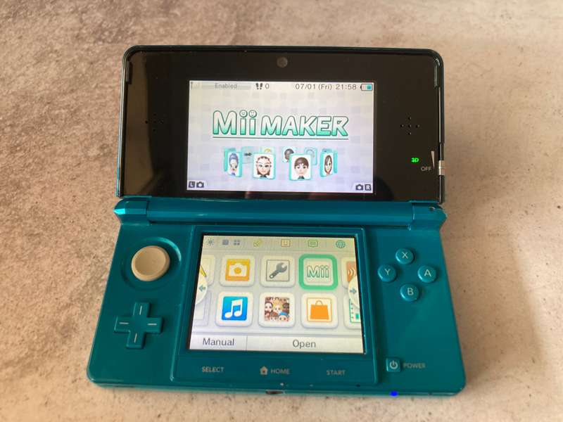 Nintendo 3Ds Handheld Console - Aqua Blue - Great Condition - In Box + 2 Games