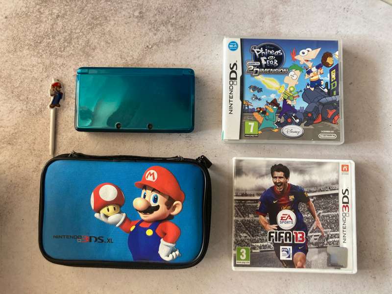 Nintendo 3Ds Handheld Console - Aqua Blue - Great Condition - In Box + 2 Games