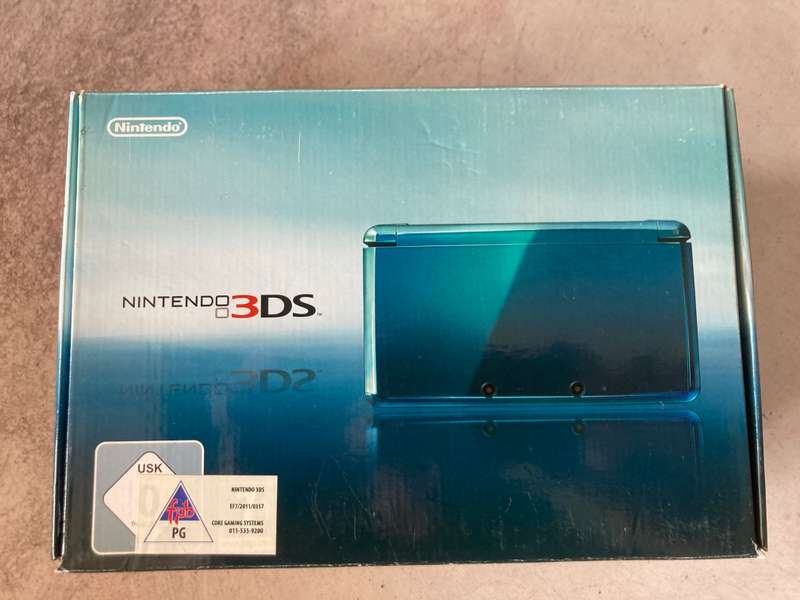 Nintendo 3Ds Handheld Console - Aqua Blue - Great Condition - In Box + 2 Games