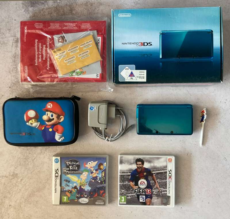 Nintendo 3Ds Handheld Console - Aqua Blue - Great Condition - In Box + 2 Games