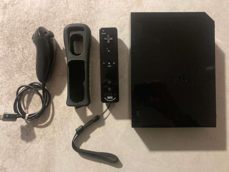 Nintendo Wii Console - RVL001 (EUR) - Black - In Original Box + Wii Sports