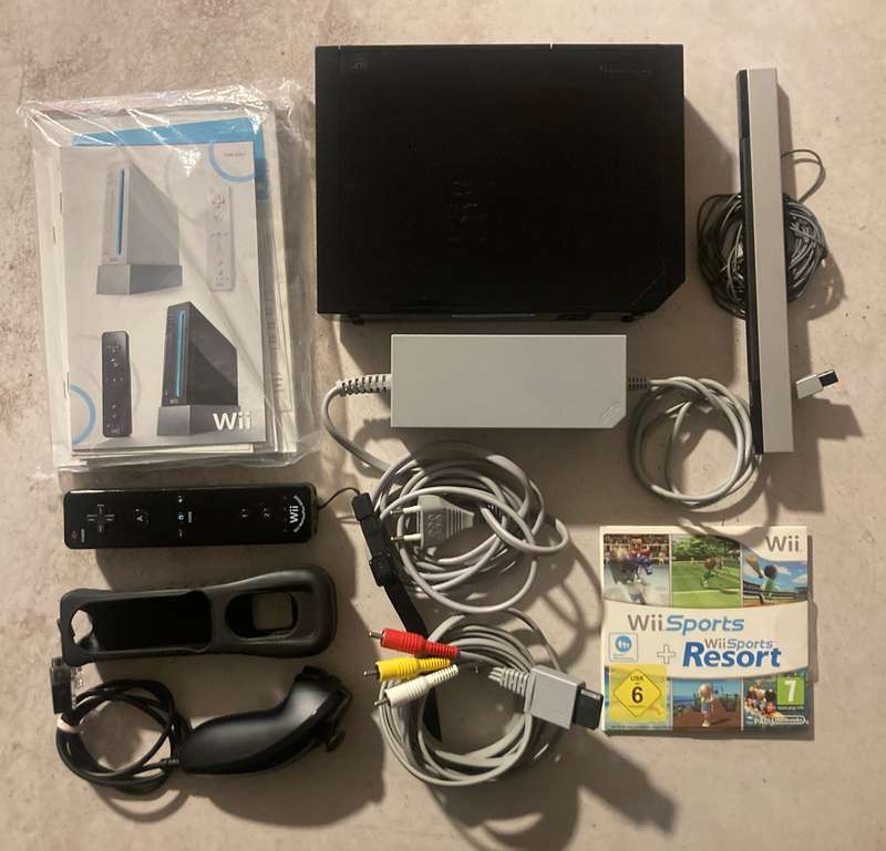 Nintendo Wii Console - RVL001 (EUR) - Black - In Original Box + Wii Sports