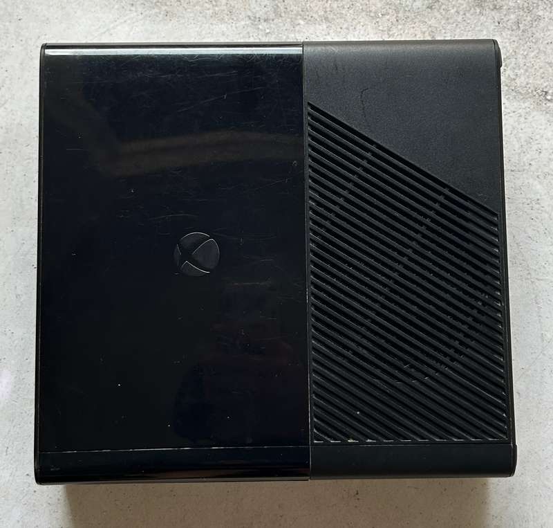 Xbox 360 Console + Kinect & Games - In Original Box