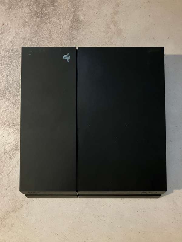 Sony PlayStation 4  1TB Console (CUH-1216B) + Red Dead Redemption 2 (Complete)