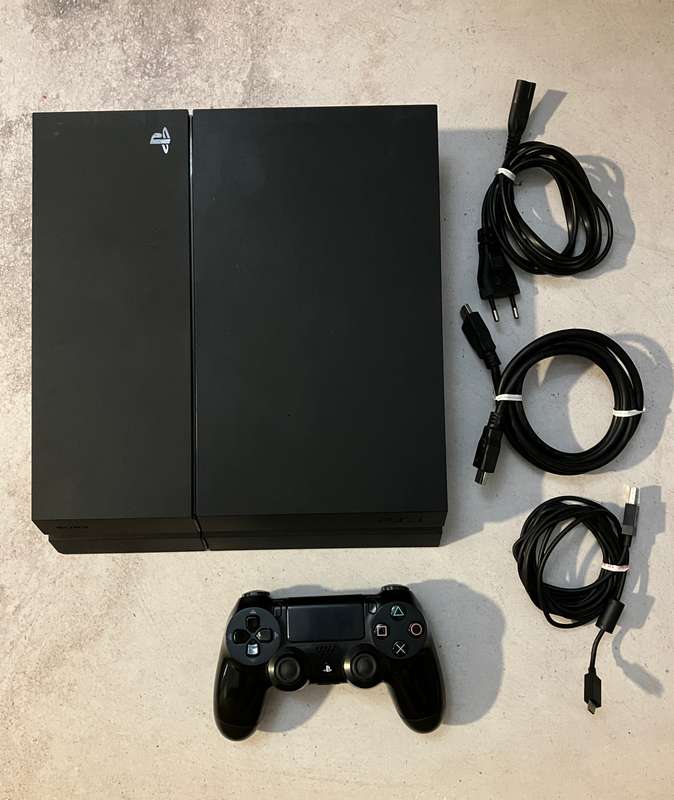 Sony PlayStation 4  1TB Console (CUH-1216B) + Red Dead Redemption 2 (Complete)