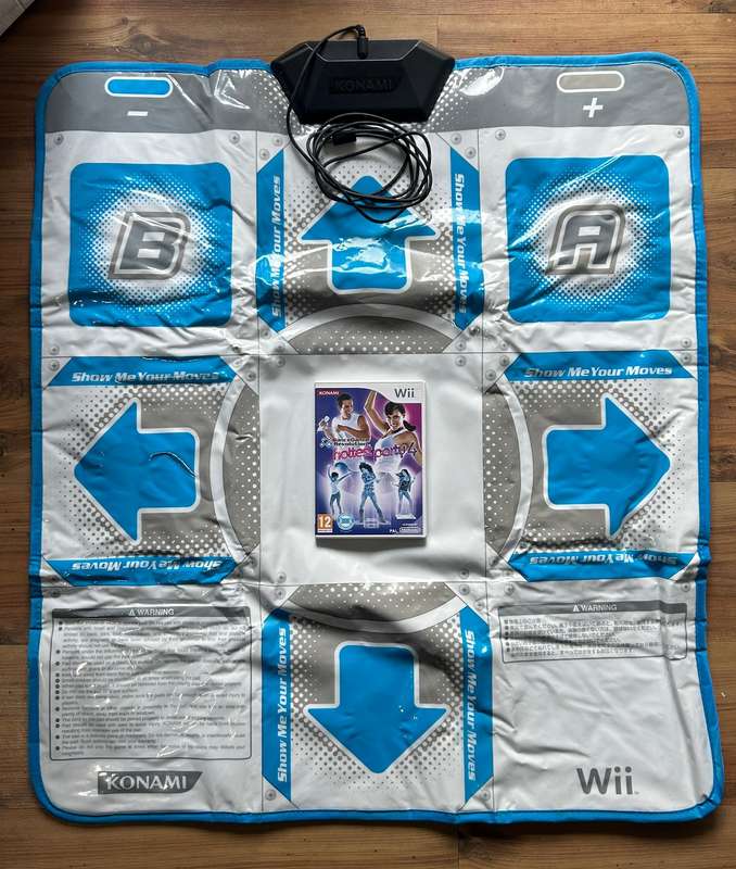 Dance Dance Revolution Hottest Party 4 (Bundle) (Wii)