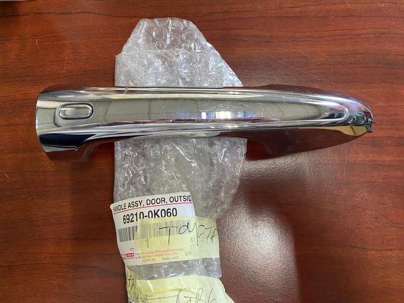 TOYOTA HILUX GD-6 DOOR HANDLE