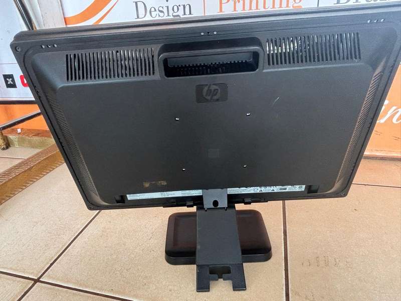 HP LE2201W 22-inch Widescreen LCD Monitor