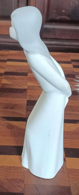 Vintage Llardo style porcelain figurine of a girl