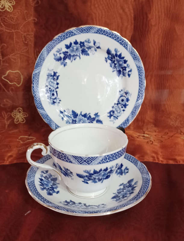 Set of 4 Aynsley of England Fine Bone China Trios