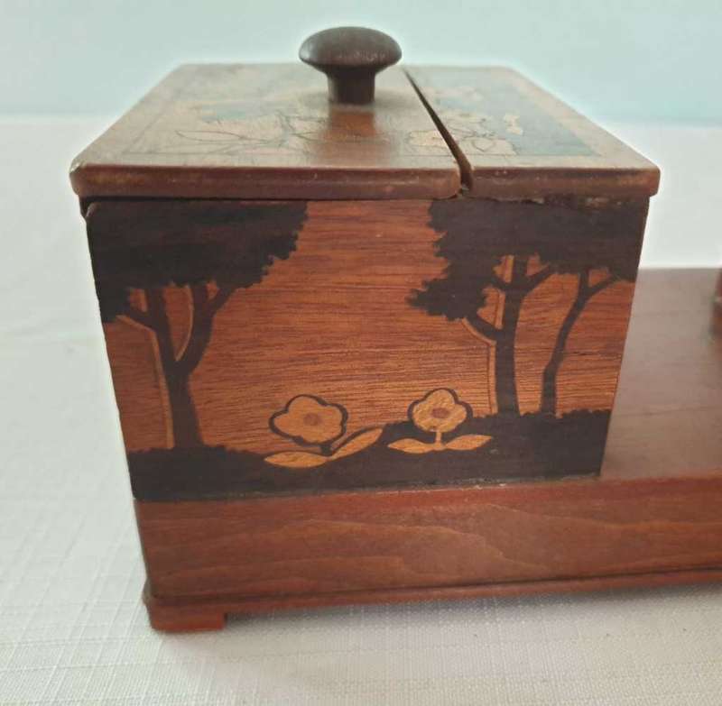 Vintage wooden mechanical cigarette dispenser