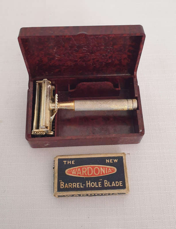 Vintage Valet Auto Strop Safety Razor in  Bakelite Box