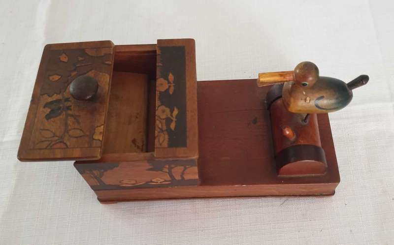 Vintage wooden mechanical cigarette dispenser