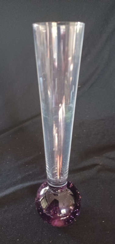 Vintage murano glass controlled bubble base vase