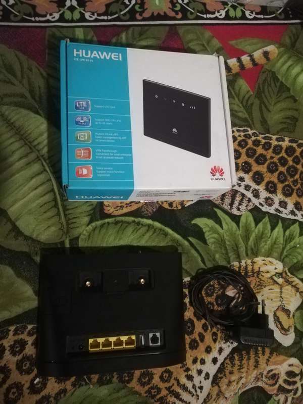 HUAWEI B315 4G LTE Wifi Modem Wireless Router (uses SIM card)  up to 32 users - Boxed