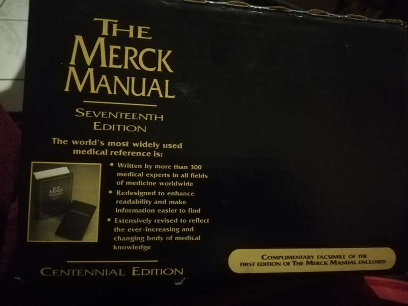 The Merck Manual of Diagnosis and Therapy, 17th Edition (Centennial Edition) Hardcover