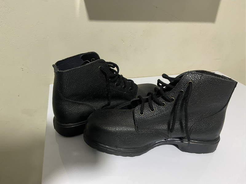 Size 8 Black Frams Boots
