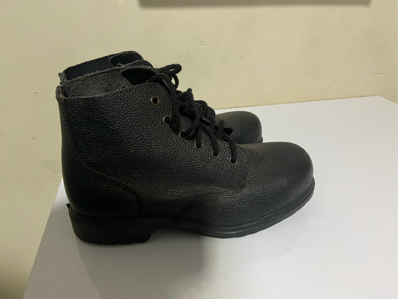 Size 8 Black Frams Boots