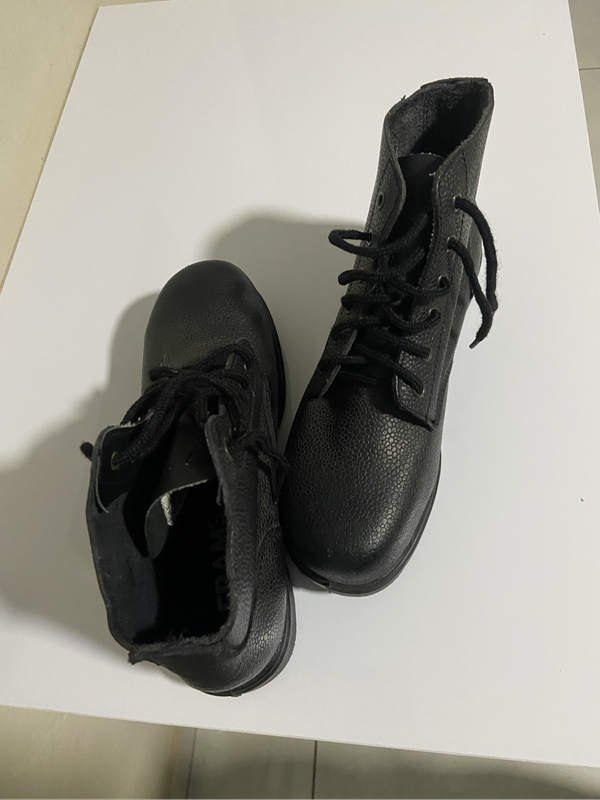 Size 8 Black Frams Boots