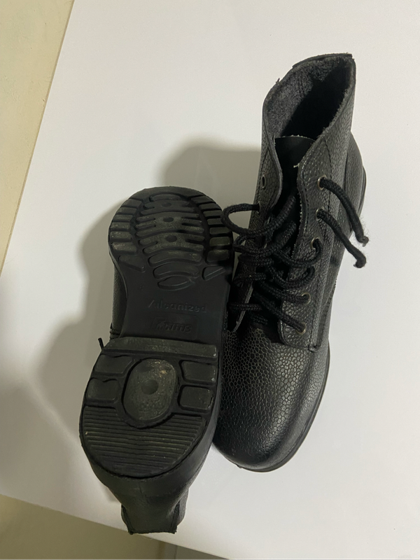 Size 8 Black Frams Boots