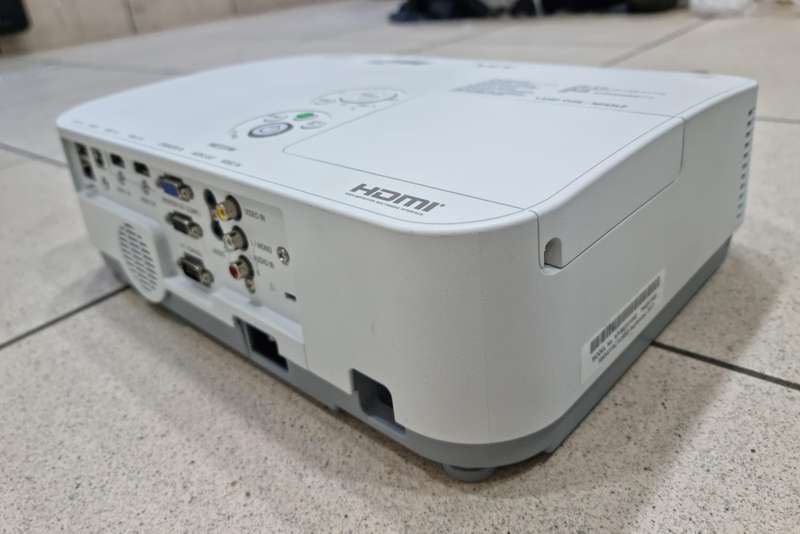 NEC ME331W Professional WXGA (1280x800) 3300 Lumens Desktop Projector