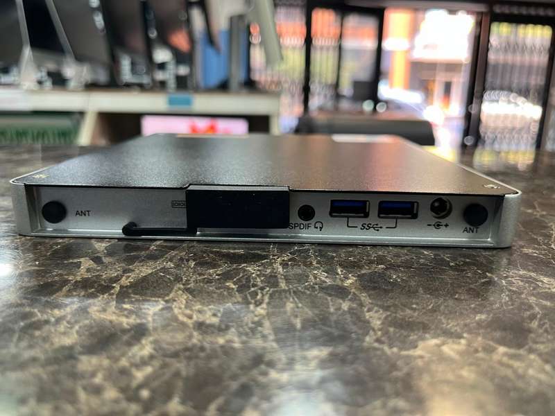 ADVANTECH DS-081GB ULTRA-SLIM FANLESS DIGITAL DESKTOP INTEL I5 6TH GEN  8GB RAM 128GB SSD