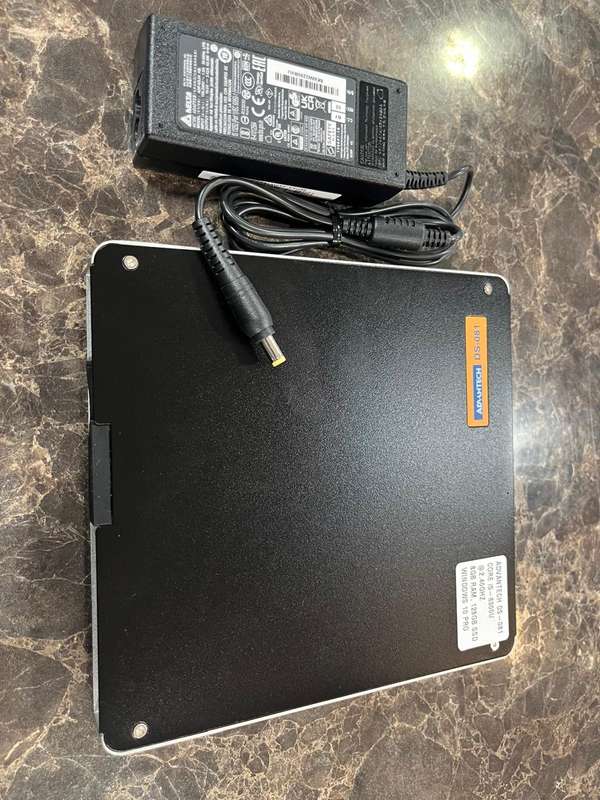 ADVANTECH DS-081GB ULTRA-SLIM FANLESS DIGITAL DESKTOP INTEL I5 6TH GEN  8GB RAM 128GB SSD