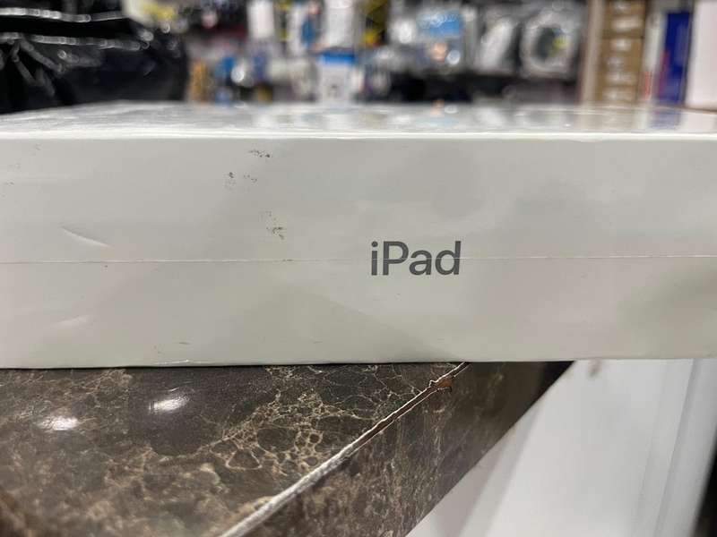 Apple A1823 iPad 5th Generation 128GB WiFi + Cellular 9.7" TouchID