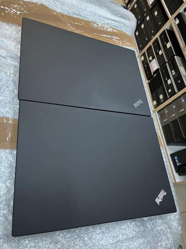 Lenovo Thinkpad P14s Gen 2 i7-1185G7 FHD 3.00 ghz 512GB SSD 16 GB RAM