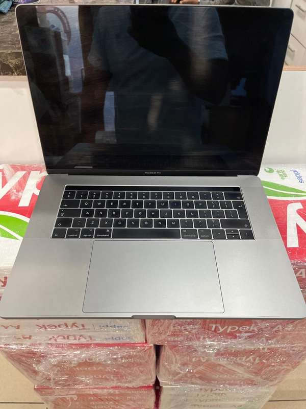 MacBook Pro 15 Inch 2017 (TOUCH BAR )2.9GHz Core i7 16GB RAM 512GB SSD Pre-owned.