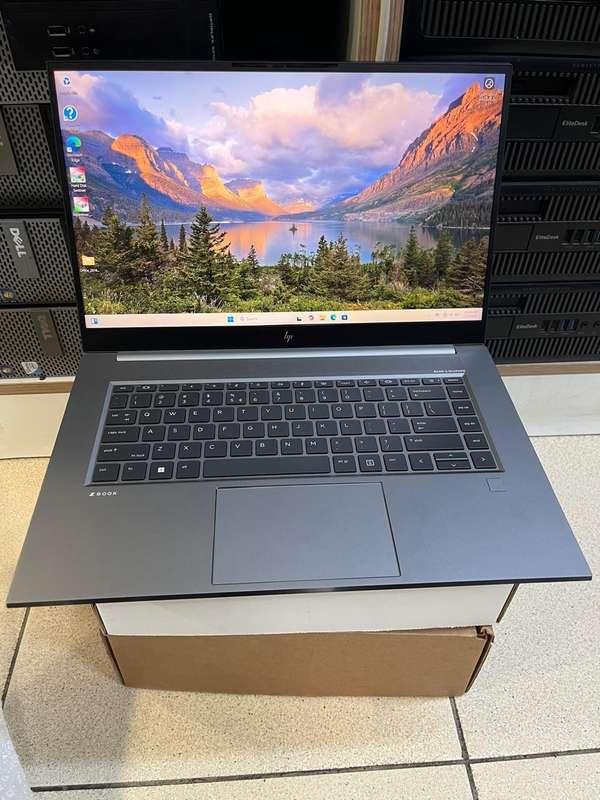 HPZBook Studio G8 15.6" Mobile Workstation - Full HD - 1920 x 1080 - Intel Core i7 11th Gen