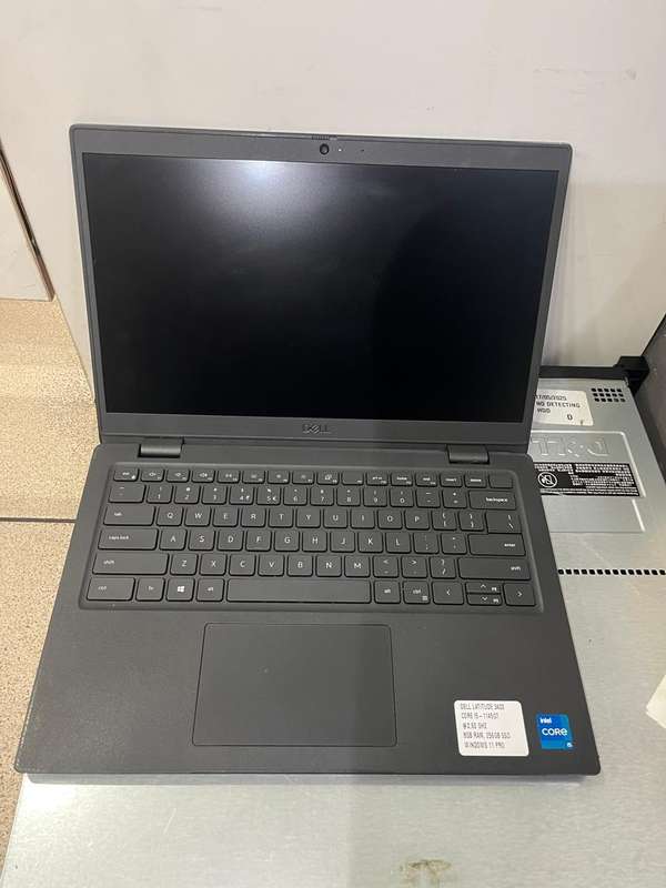 Dell Latitude 3420 14-inch Core i5-1135G7 8GB RAM 256GB SSD Win 11 Pro Laptop