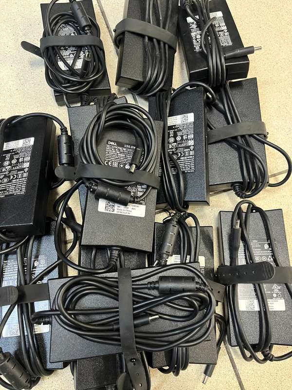Dell AC Adapter 130W 19.5V 6.67A Small Pin Charger