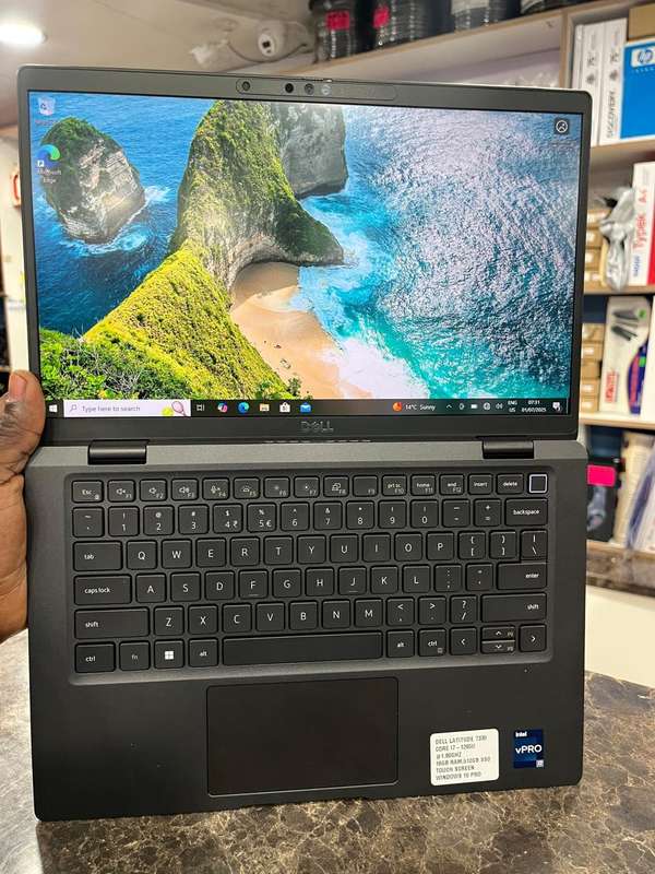 Dell Latitude 7330 Intel i5, 12th Gen 2-in-1 Laptop with 16GB Ram + Win 11
