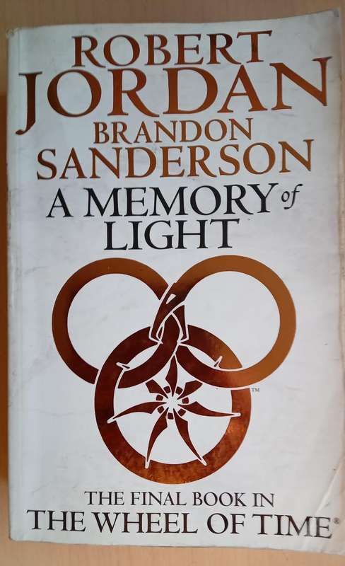 A Memory of Light by Robert Jordan, Brandon Sanderson -The Wheel of Time #14