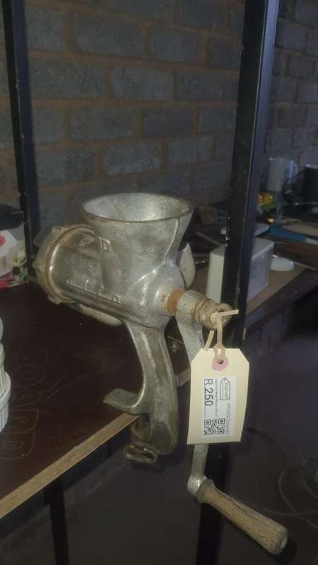 ANTIQUE MINCER