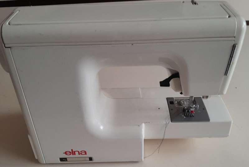 Elna Junior Club Sewing Machine - Ideal for beginner or basic sewing or tailoring.
