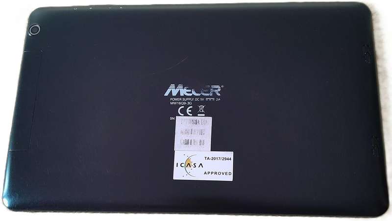 Mecer MW16Q9-3G 10.1-inch Tablet with cable and manual. Old and slow, but still doing the job.