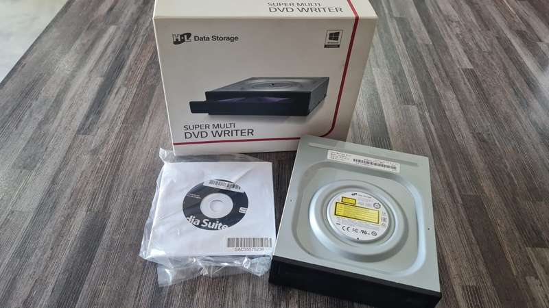 GH24NSD0 Internal SATA 24x Super-Multi DVD Rewriter - OEM