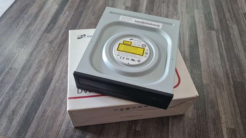 GH24NSD0 Internal SATA 24x Super-Multi DVD Rewriter - OEM
