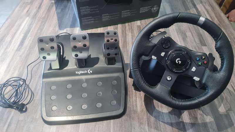 Logitech G920 Driving Force Wheel + Pedals + Shifter